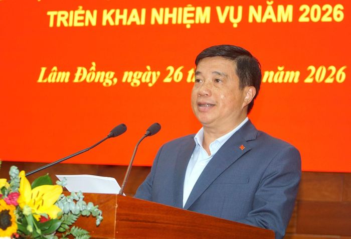 Đồng chí Y Thanh Hà Niê Kđăm, Ủy viên Ban Chấp hành Trung ương Đảng, Bí thư Tỉnh ủy, Trưởng Đoàn ĐBQH tỉnh Lâm Đồng phát biểu chỉ đạo tại Hội nghị