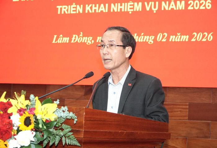 Đồng chí Huỳnh Ngọc Anh, Ủy viên Ban Thường vụ Tỉnh ủy, Trưởng Ban Nội chính Tỉnh ủy Lâm Đồng báo cáo tại Hội nghị