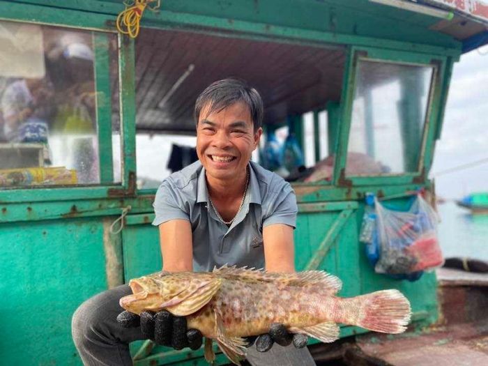Ngư dân Cô Tô phấn khởi bước vào mùa vụ khai thác mới sau nghi thức mở cửa biển truyền thống. Ảnh: UBND đặc khu Cô Tô.