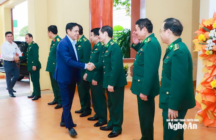 Đồng chí Võ Trọng Hải - Phó Bí thư Tỉnh ủy, Chủ tịch UBND tỉnh đến làm việc với Ban Chỉ huy Bộ đội Biên phòng tỉnh. Ảnh: Thành Duy