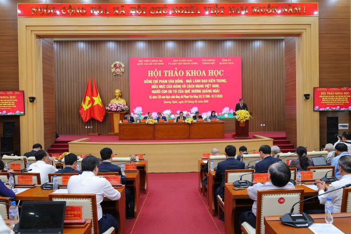 Hội thảo khoa học “Đồng chí Phạm Văn Đồng, nhà lãnh đạo kiên trung, mẫu mực của Đảng và cách mạng Việt Nam, người con ưu tú của quê hương Quảng Ngãi”. Ảnh: NGUYỄN TRANG