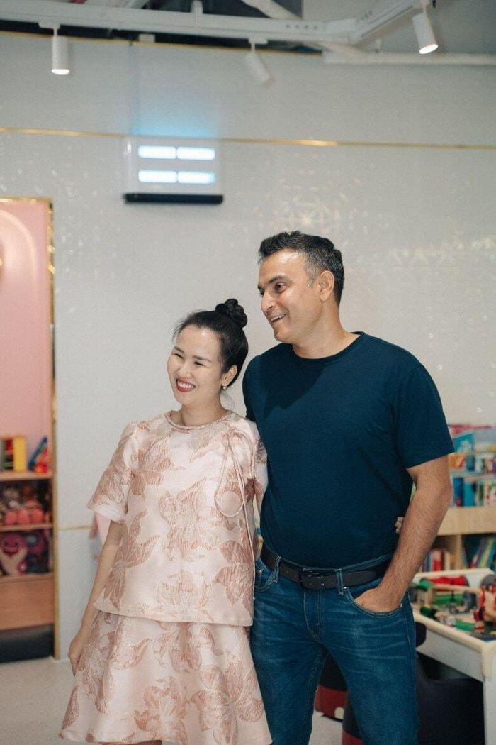 Võ Hạ Trâm có cuộc sống hạnh phúc bên chồng doanh nhân hơn 12 tuổi.