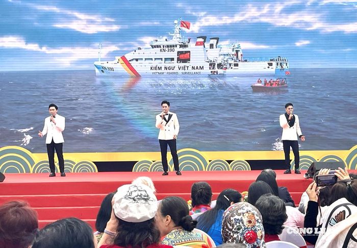 Tiết mục nghệ thuật đặc sắc tại chương trình.