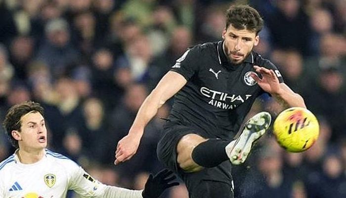Hàng phòng ngự Manchester City chơi chắc chắn trong hiệp hai.