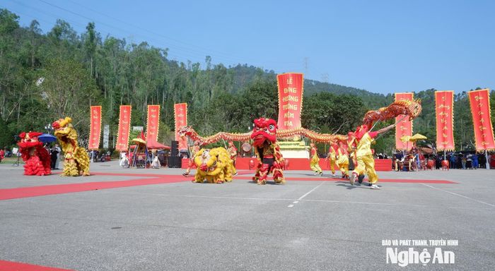 Màn biểu diễn nghệ thuật múa rồng lân tại Lễ khai mạc Lễ hội Đền Vua Mai năm 2026. Ảnh: Hồng Sương