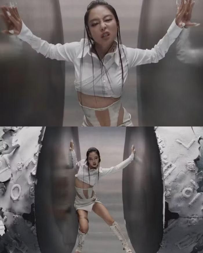 Ngoài ra, Lim Feng còn nhận được ưu ái thiết kế riêng bộ trang phục thứ hai cho Jennie trong MV lần này.