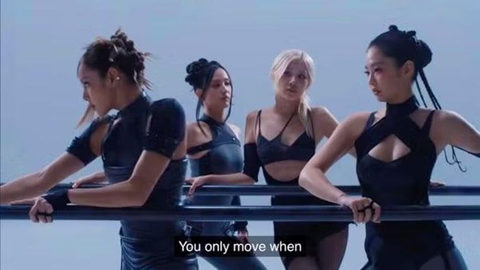Những mẫu thiết kế này do chính stylist của BLACKPINK đặt hàng FENG của Việt Nam