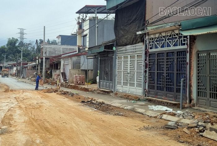 Hàng chục hộ dân tự nguyện tháo dỡ cổng, tường rào để mở rộng lòng đường, vỉa hè.
