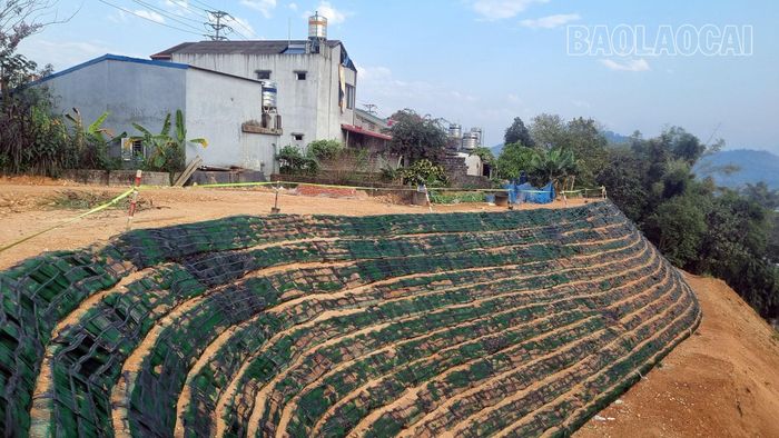 Nhiều hộ dân đã hiến đất để làm kè.