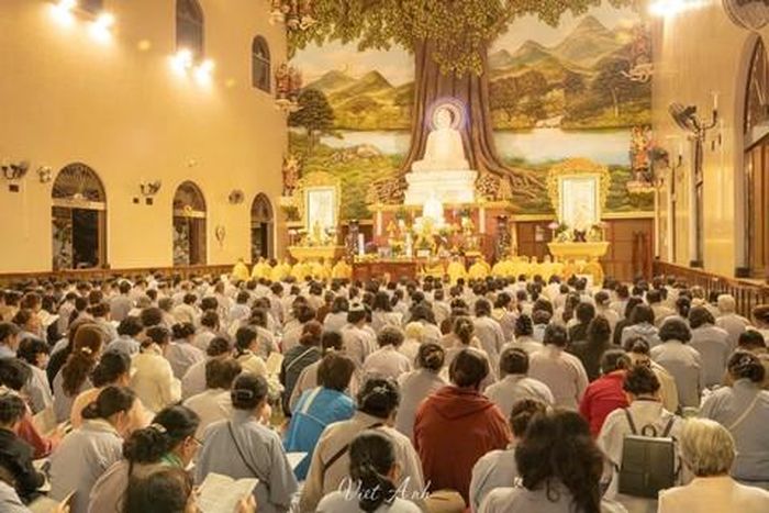 Thỉnh cầu mọi điều quý giá nhất (Ảnh: Dương Việt Anh)