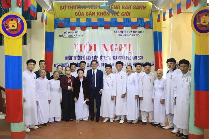 Hội nghị nhằm cung cấp những quy định về bầu cử, quyền và nghĩa vụ của công dân đối với các chức sắc, chức việc, tín đồ tôn giáo. Ảnh: PV