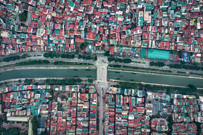  Đường Láng có mật độ dân cư sinh sống đông đúc bậc nhất Hà Nội. Theo báo cáo của Sở Xây dựng, chi phí giải phóng mặt bằng dự kiến gần 17.000 tỷ đồng. 