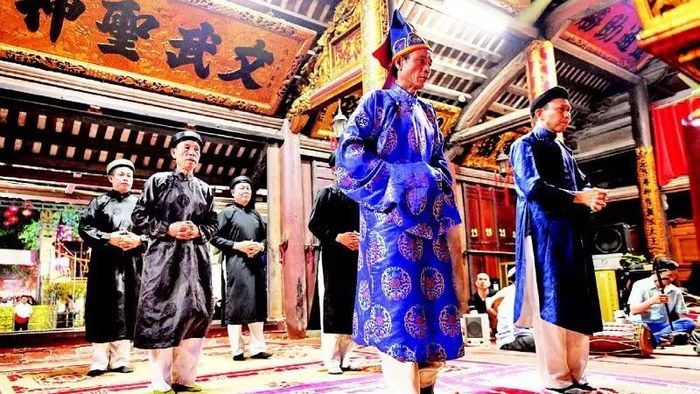 1. Hằng năm, vào hai ngày 11, 12 tháng Giêng, tại đình Văn Nội diễn ra các nghi thức truyền thống như: Lễ phụng nghênh nhà thánh, lễ rước kiệu, lễ giã đám và hóa mã.