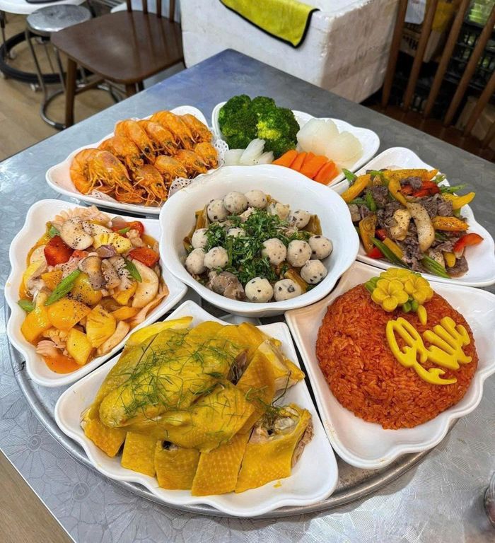 Mâm lễ cúng Rằm tháng Giêng không cần quá cầu kỳ nhưng phải đảm bảo sạch sẽ, chất lượng, bày biện gọn gàng. Ảnh: NVCC.