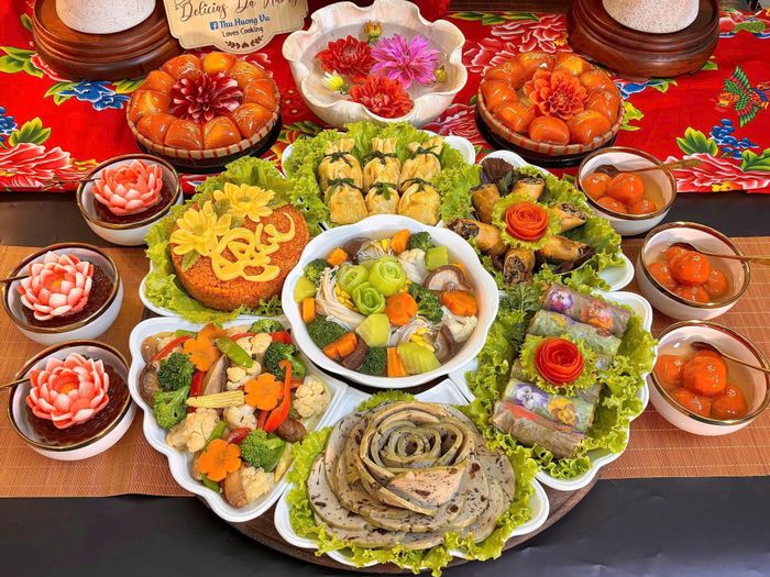 Nhiều gia đình lựa chọn đặt cỗ trọn gói để tiết kiệm thời gian nhưng vẫn đảm bảo sự tươm tất. Ảnh: NVCC