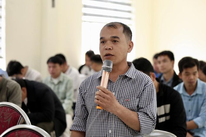 Cử tri xã Hà Quảng phát biểu tại hội nghị.
