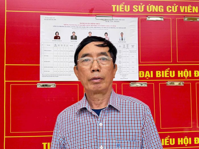 Ông Trần Văn Đảm, Bí thư Chi bộ Tổ dân phố số 10, thành viên Tổ bầu cử số. Ảnh: Vân Nga