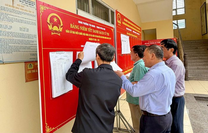 Các khu vực bỏ phiếu, nhà văn hóa tổ dân phố được trang trí khang trang; bảng niêm yết danh sách cử tri... Ảnh: PV
