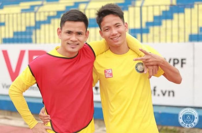 Nguyễn Hữu Dũng là cựu cầu thủ của U19 Việt Nam đồng đội của Nguyễn Công Phượng, Nguyễn Tuấn Anh, Lương Xuân Trường…
