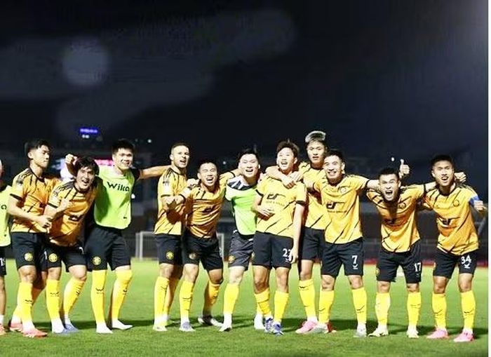 Vừa qua, CLB Đông Á Thanh Hóa đã đóng phạt 3 tỷ đồng cho FIFA, qua đó được gỡ án phạt cấm chuyển nhượng.
