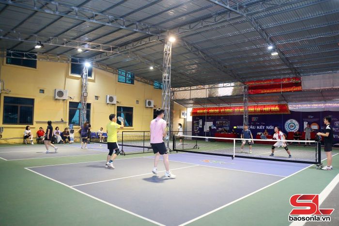 Nhiều trận đấu sôi nổi, hấp dẫn.