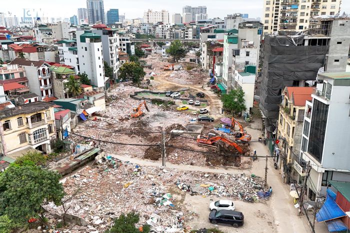 Từ trên cao có thể thấy phần lớn nhà cửa, công trình nằm trong phạm vi dự án đã được hạ giải, mặt bằng thông thoáng.