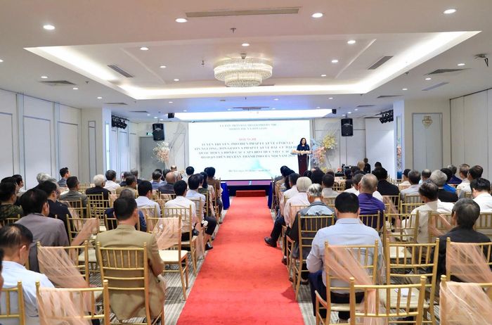 Đông đảo các vị chức sắc, chức việc các họ giáo tham dự hội nghị.