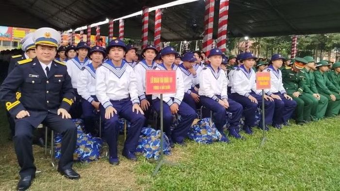 Các tân binh về Lữ đoàn Hải quân 101.