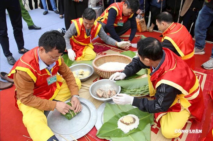 Nguyên liệu làm bánh từ hạt nếp cái hoa vàng không lẫn gạo tẻ đến những miếng thịt lợn, đỗ xanh được chuẩn bị tỉ mỉ. Ảnh BTC.