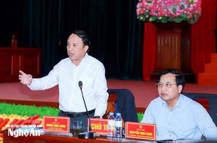Đồng chí Dương Đình Chỉnh - Ủy viên Ban Thường vụ Tỉnh ủy, Bí thư Đảng ủy, Chủ tịch HĐND xã Đông Lộc, phụ trách công tác chỉ đạo công tác bầu cử tại 10 xã phát biểu tại cuộc làm việc. Ảnh: Thành Duy