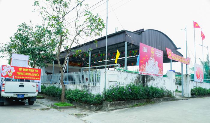 Công tác tuyên truyền tại xóm Lạc Hồng, xã Nghi Lộc. Ảnh: Thành Duy