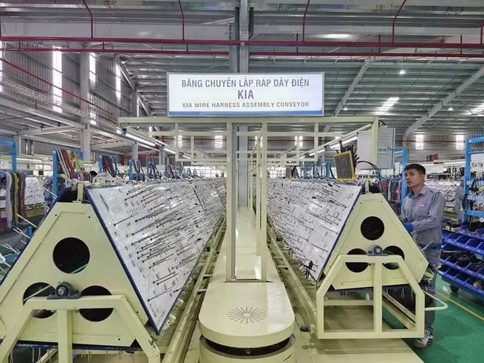 Hệ thống dây chuyển lắp ráp ôtô của Tập đoàn THACO Trường Hải. (Ảnh: Kha Phạm/TTXVN)
