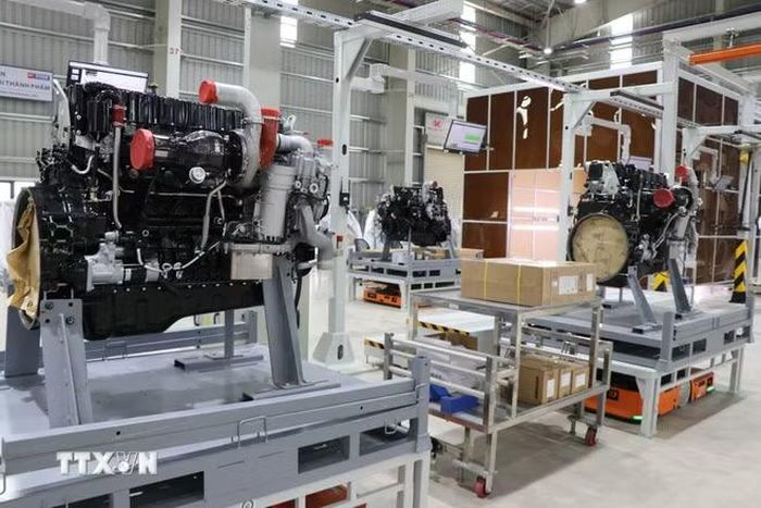 Động cơ ôtô của Công ty Kim Long Motor Huế. (Ảnh: Nguyên Lý/TTXVN)