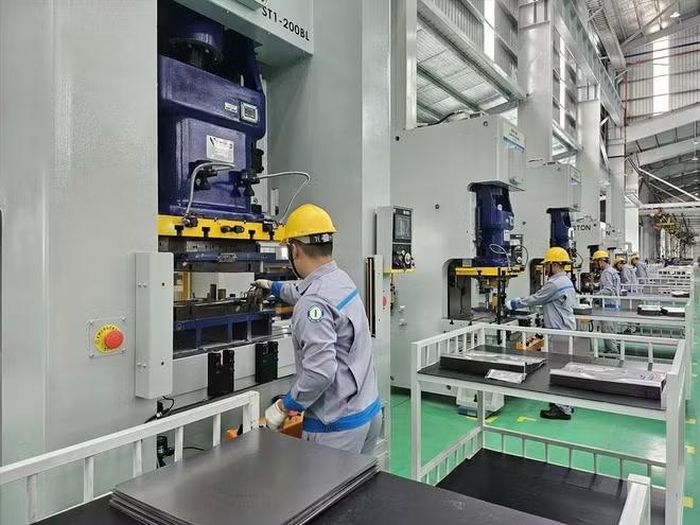 Hệ thống dây chuyển lắp ráp ôtô của Tập đoàn THACO Trường Hải. (Ảnh: Kha Phạm/TTXVN)