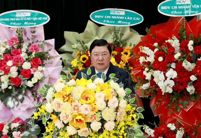 Đồng chí Đoàn Việt Nam - Ủy viên Ban Thường vụ Đảng ủy, Phó Tổng Giám đốc BIDV Việt Nam phát biểu giao nhiệm vụ tại buổi lễ.