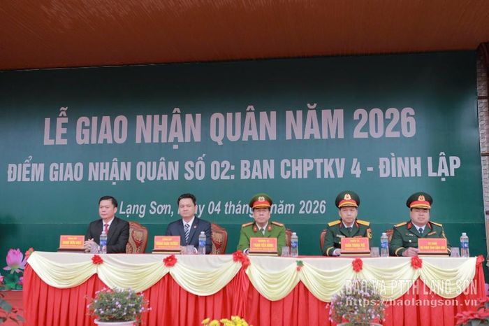 Các đại biểu dự buổi lễ