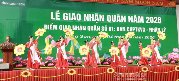 Chương trình văn nghệ tại Lễ giao nhận quân