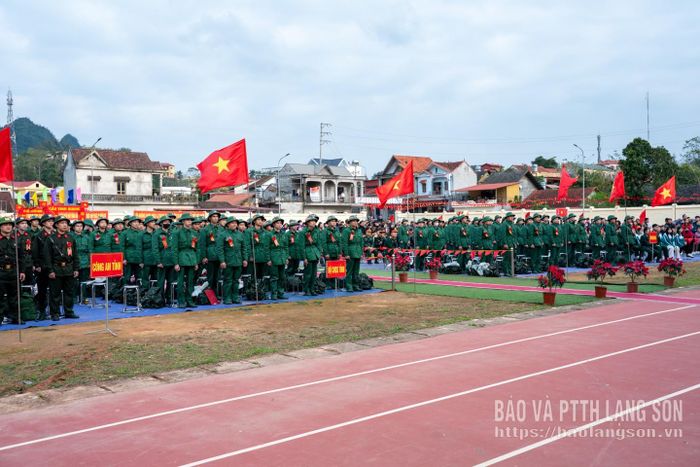 Các tân binh tại lễ giao nhận quân