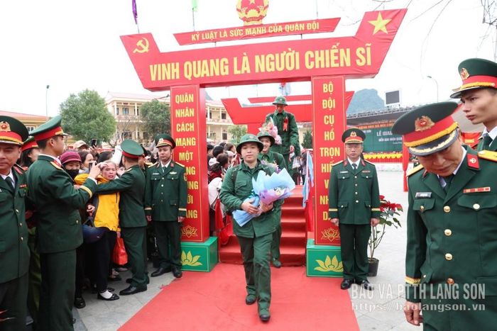 Các tân binh lên đường nhập ngũ