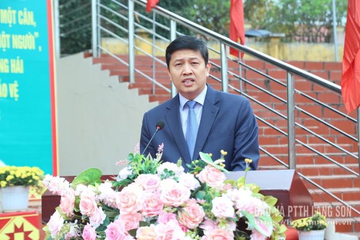 Đồng chí Phó Bí thư Tỉnh ủy phát biểu tại lễ giao nhận quân