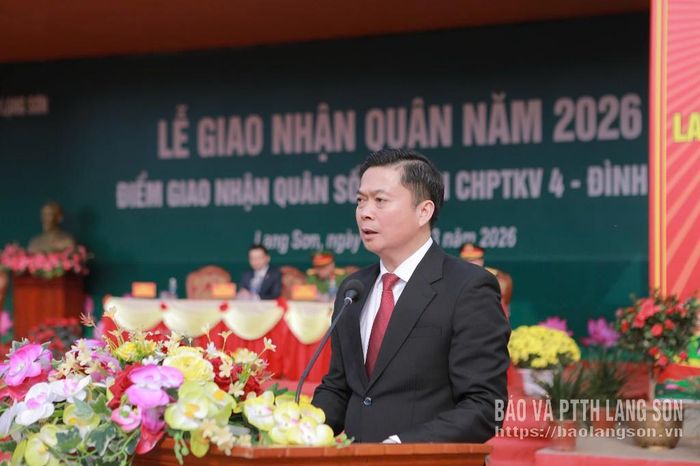Đồng chí Đinh Hữu Học, Ủy viên Ban Thường vụ Tỉnh ủy, Phó Chủ tịch Thường trực UBND tỉnh phát biểu tại buổi lễ