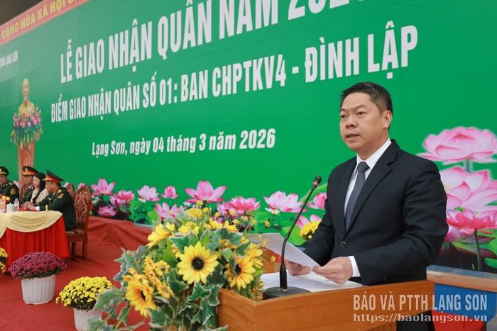 Đồng chí Đoàn Thanh Sơn, Phó Chủ tịch UBND tỉnh phát biểu tại buổi lễ