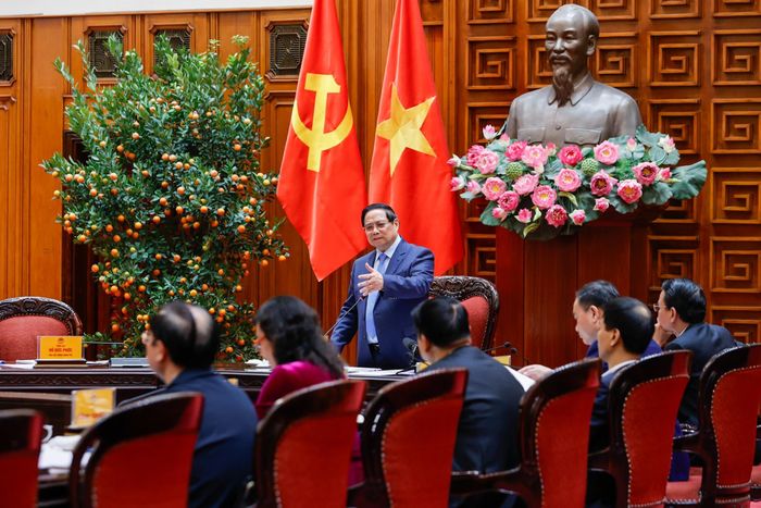 Thủ tướng nhấn mạnh phải chuyển trạng thái từ phụ thuộc nhiều vào nguồn vốn tín dụng cho phát triển sang huy động, đa dạng hóa các nguồn vốn hợp pháp khác.
