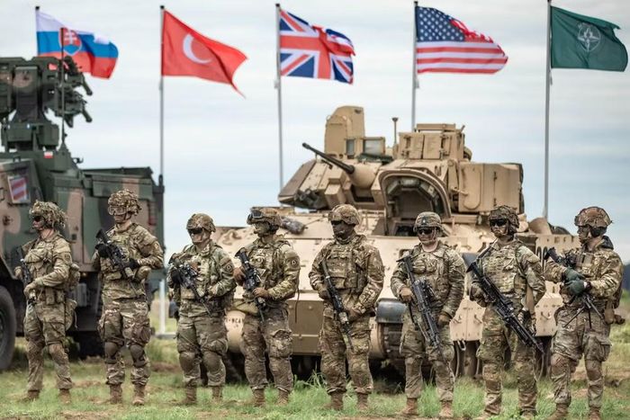 Ông Rutte nhấn mạnh rằng lãnh đạo NATO cố tình không tiết lộ các điều kiện và kịch bản cụ thể mà theo đó cơ chế phòng thủ tập thể sẽ được kích hoạt để không tạo lợi thế cho kẻ thù trong việc lập kế hoạch chiến lược.