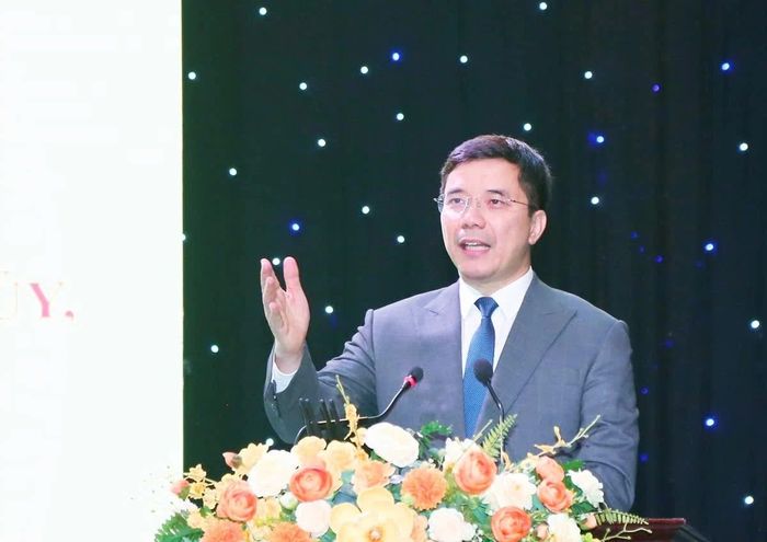 Đồng chí Nguyễn Hồng Phong, Ủy viên dự khuyết Trung ương Đảng, Phó Bí thư Thường trực Tỉnh ủy, Trưởng Ban Chỉ đạo 35 Tỉnh ủy phát biểu khai mạc hội nghị.