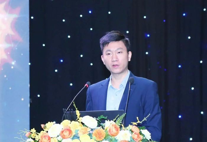 Phó Vụ trưởng, Phó Chánh Văn phòng Ban Chỉ đạo 35 Trung ương Bùi Văn Tiến truyền đạt các chuyên đề tại hội nghị.