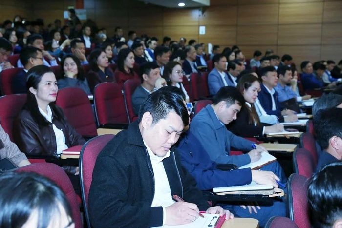 Các đại biểu tham dự hội nghị.