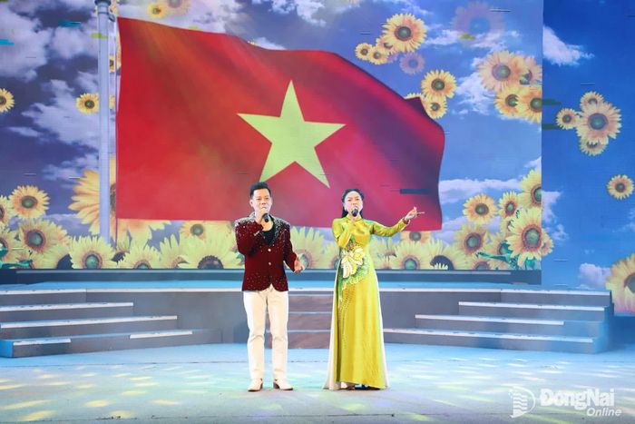 Song ca Non sông vào hội. Ảnh: My Ny