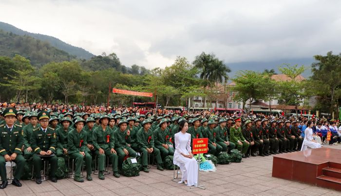 Thanh niên nhập ngũ năm 2026.