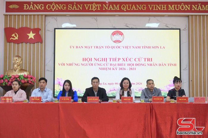 Những người ứng cử đại biểu HĐND tỉnh nhiệm kỳ 2026 - 2031 thuộc đơn vị bầu cử số 5 tỉnh Sơn La tiếp xúc cử tri tại xã Chiềng La.